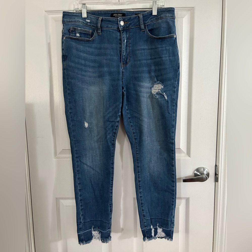 Judy Blue Skinny Fit Jeans Lightly Distressed Raw Hem